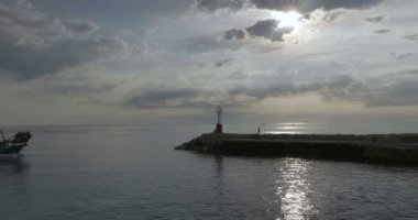 Adriyatik kıyılarında Cattolica liman girişinde deniz feneri