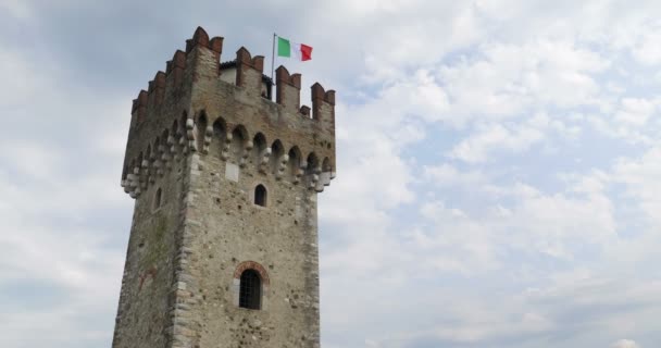 西尔米奥内城堡 一个中世纪的堡垒在古代西尔米奥内镇 加尔达湖 意大利 — 图库视频影像