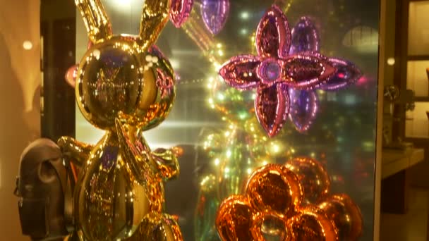 时装店橱窗里的气球形模特 — 图库视频影像