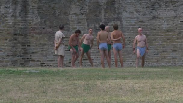 July 2017 Arezzo Italy Ancient Roman Pentathlon Athletes Reenactment Back — Stock Video