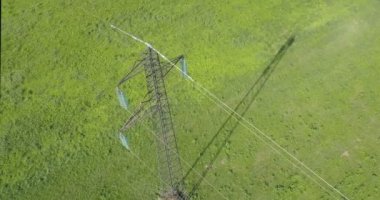 Elektrik Hattı Yüksek Voltaj Çayırı