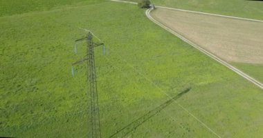 Elektrik Hattı Yüksek Voltaj Çayırı
