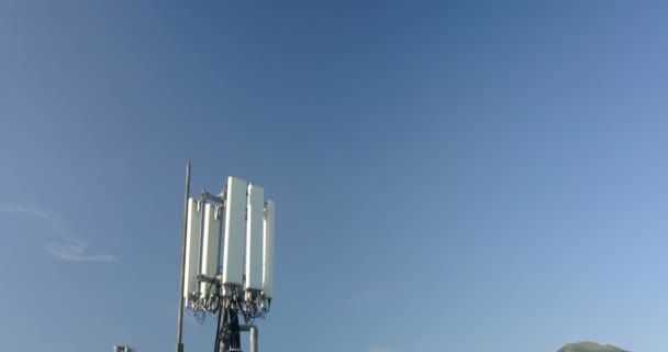 Antena torre de telecomunicaciones — Vídeos de Stock