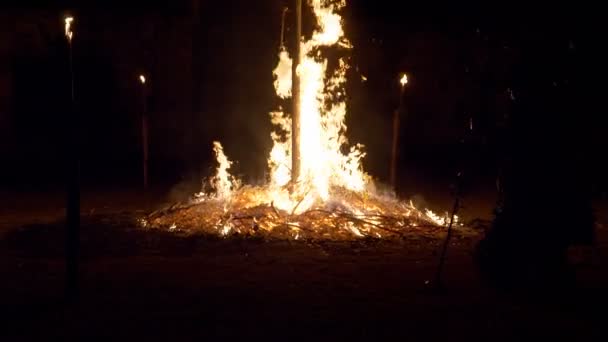 Macabre Danse Bonfire Mouvement lent — Video