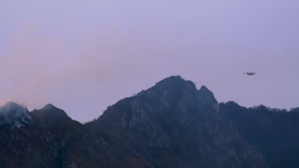 Canadair Πυροσβεστικά αεροσκάφη Mountain Water — Αρχείο Βίντεο