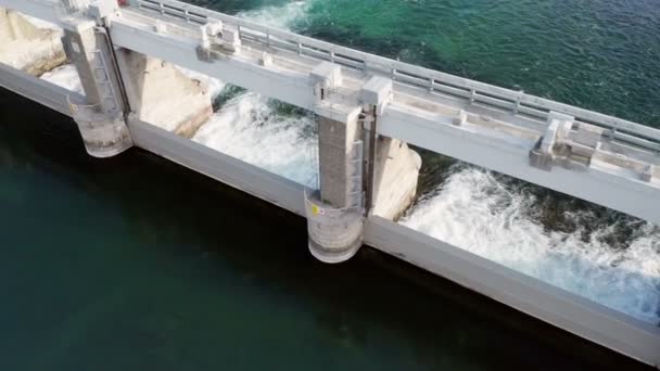 Vista aérea da barragem — Vídeo de Stock