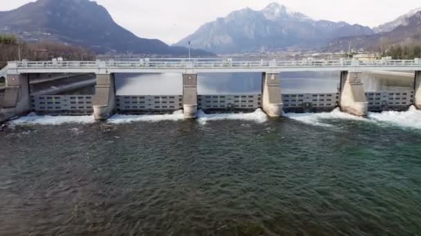 Vista aérea do lago barragem — Vídeo de Stock