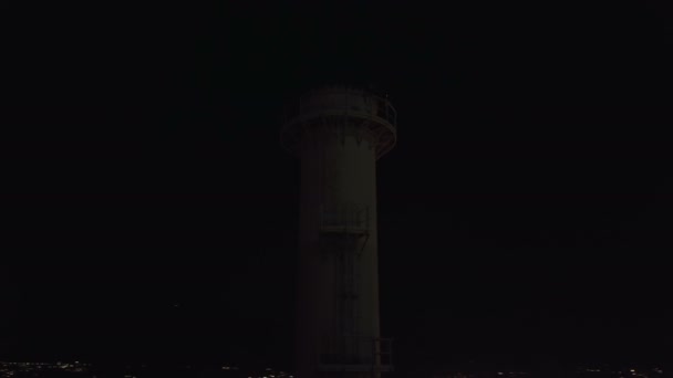 Ночь дымовых труб с воздушным видом — стоковое видео