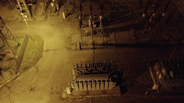 Estación de distribución eléctrica Vista aérea nocturna — Vídeo de stock