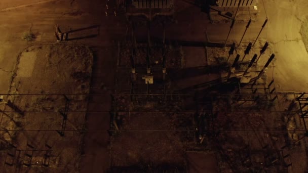 Estación de distribución eléctrica Vista aérea nocturna — Vídeo de stock