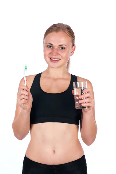 Mädchen Mit Zahnbürste Und Einem Glas Wasser Der Hand — Stockfoto