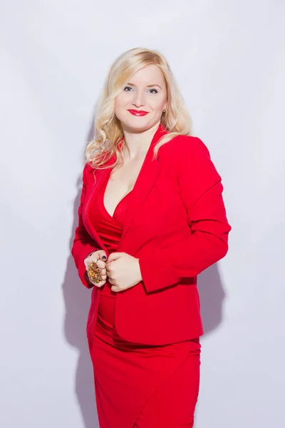 Beau Sexy Élégant Modèle Féminin Blonde Costume Rouge — Photo
