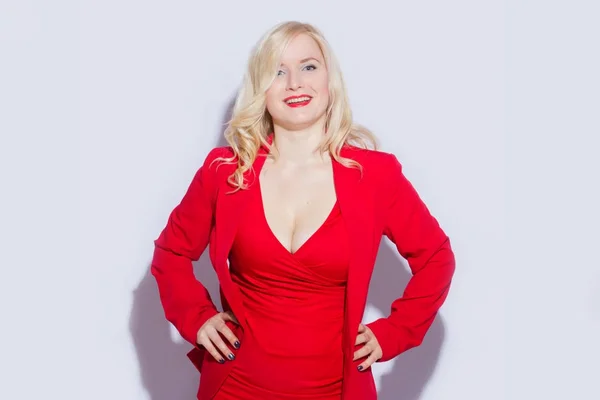 Mooie Elegante Sexy Blonde Vrouwelijke Model Rode Pak — Stockfoto