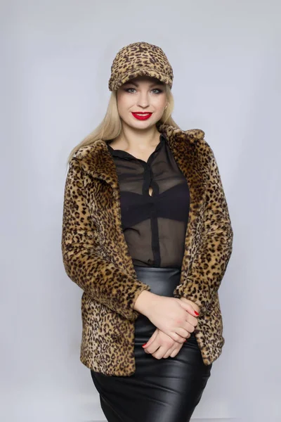 Soft Focus Portrait Attractive Lady Leopard Fur Coat Hood Head — Stock Photo, Image