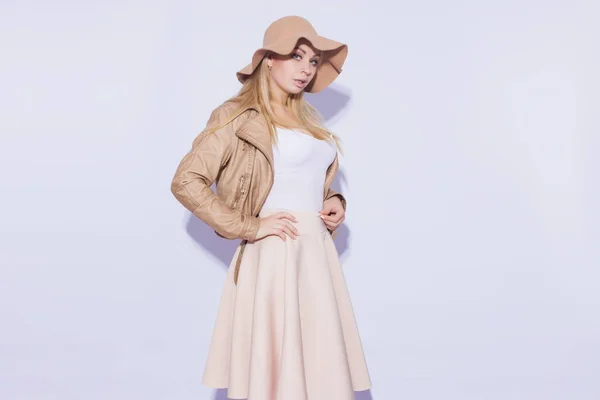 Portrait Beautiful Young Blond Woman Girl Dressed Midi Beige Skirt — Stock Photo, Image