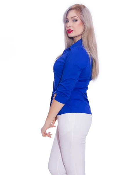 Retrato Una Joven Rubia Con Camisa Azul Oscuro Pantalón Blanco — Foto de Stock