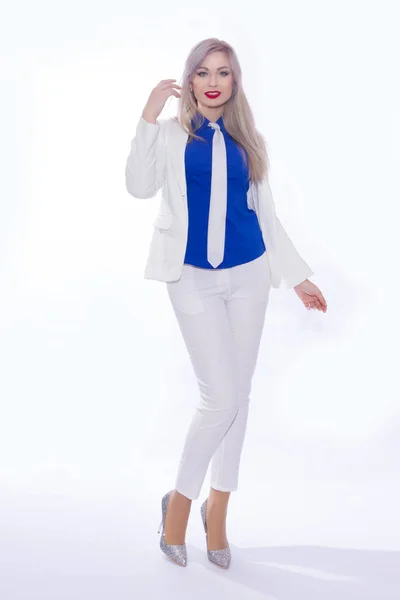 Retrato Estúdio Completo Uma Mulher Negócios Terno Calças Brancas Sapatos — Fotografia de Stock