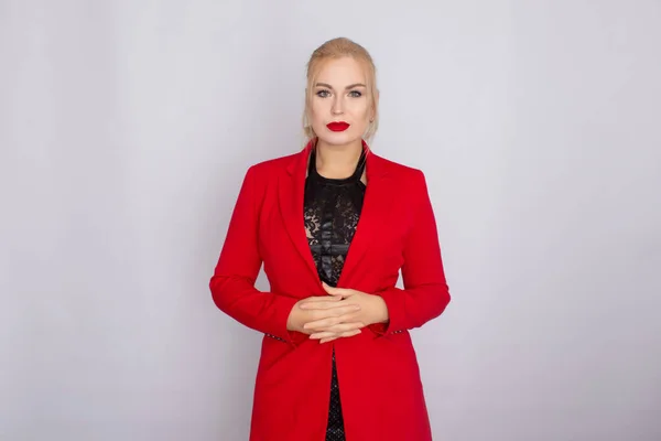 Kobieta biznesu kobieta w czerwonej kurtce — Zdjęcie stockowe