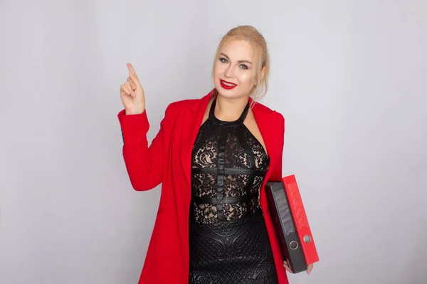 Business woman in jacket holding folders in her hands — Stock Photo, Image