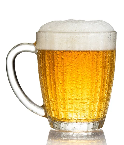 Caneca Fria Cerveja Com Espuma Isolada Fundo Branco — Fotografia de Stock