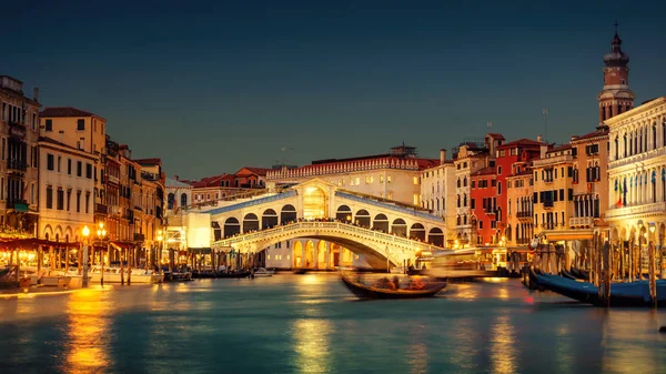 Canal Grande a Ponte di Rialto, Benátky — Stock fotografie