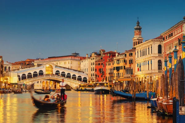 Гранд-канал та міст Ріальто, Венеція — стокове фото