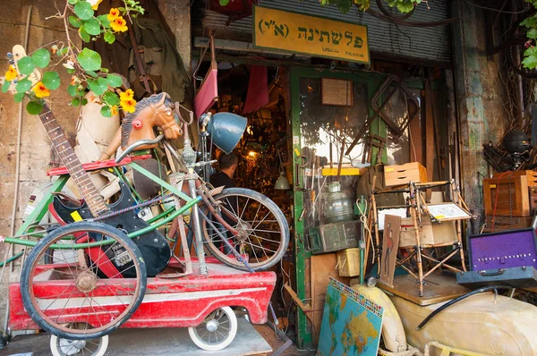 アビブ テル市 イスラエル 2014 古いコンピューターやルームキーパーで人気のある観光スポットの一つであるヤッファの蚤の市でその他のもの — ストック写真