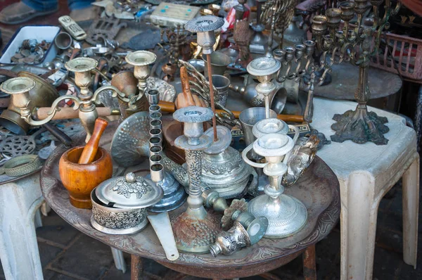 Verschiedene Kerzenständer Und Hannukah Menora Auf Dem Flohmarkt Jaffa Israel Stockfoto