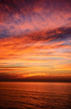 Güneş battıktan sonra denize güzel cennet.