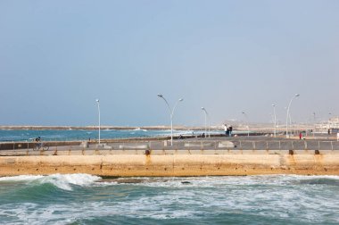 Tel Aviv Port - yerli halk ve turistler için popüler eğlence ve ticari alanı. (Tel Aviv-Yafa, İsrail) .