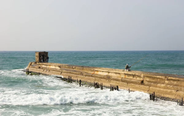 Pescadores Pescando Quebra Mar Porto Tel Aviv Israel — Fotografia de Stock