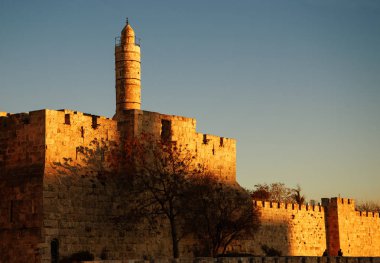 Kule altın gün batımında David (veya Kudüs Kalesi). Jerusalem (İsrail).