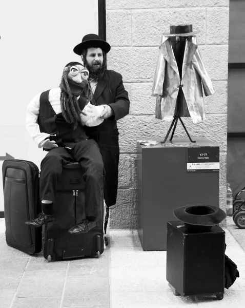 Jerusalem Israël Februari 2014 Joodse Ultra Orthodoxe Man Uitvoeren Met — Stockfoto