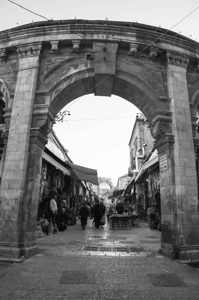 Jerusalem Israel Fevereiro 2014 Vista Através Arco Bazar Aftimos Praça — Fotografia de Stock