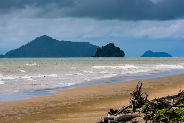 Praia bonita e tranquila na Tailândia — Fotografia de Stock