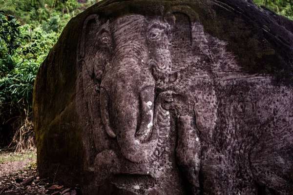 Elephants carved on large stones. — Stock Photo, Image