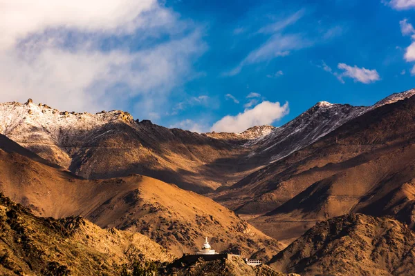 Himálajská horská krajina podél Lehu — Stock fotografie