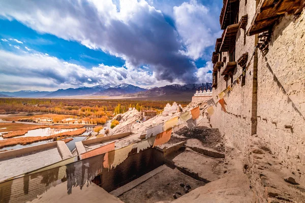 Leh Palace o mosteiro no centro da cidade de Leh em Jammu Índia — Fotografia de Stock