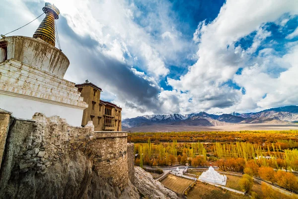 Paisagem montanhosa do Himalaia ao longo de Leh — Fotografia de Stock