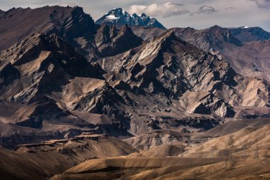 Hindistan 'daki Leh Dağları' nın Ladakh Sıradağları manzarası