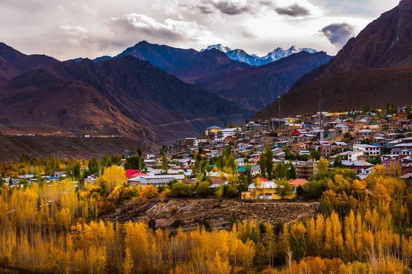 Cordillera Del Himalaya Durante Atardecer Con Cielo Colorido Agradable Paisaje —  Fotos de Stock