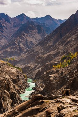 Hindistan 'daki Leh Dağları' nın Ladakh Sıradağları manzarası