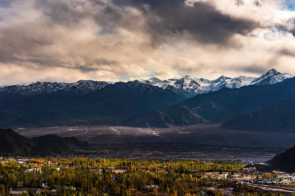 Ciudad Leh Ciudad Leh Encuentra Himalaya Indio Visto Desde Palacio —  Fotos de Stock