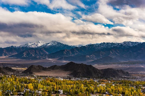 Ciudad Leh Ciudad Leh Encuentra Himalaya Indio Visto Desde Palacio —  Fotos de Stock