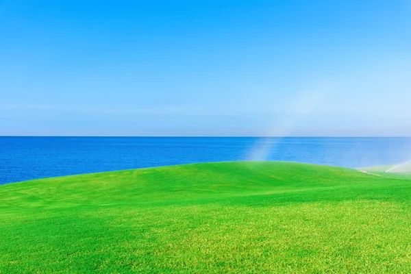 Zavlažování golfového hřiště — Stock fotografie