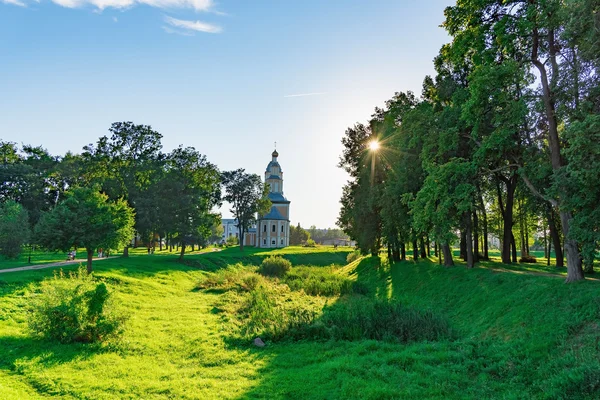 Prohlédni na ortodoxní chrám s kopulí systému windows — Stock fotografie