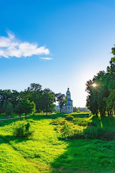 Prohlédni na ortodoxní chrám s kopulí systému windows — Stock fotografie