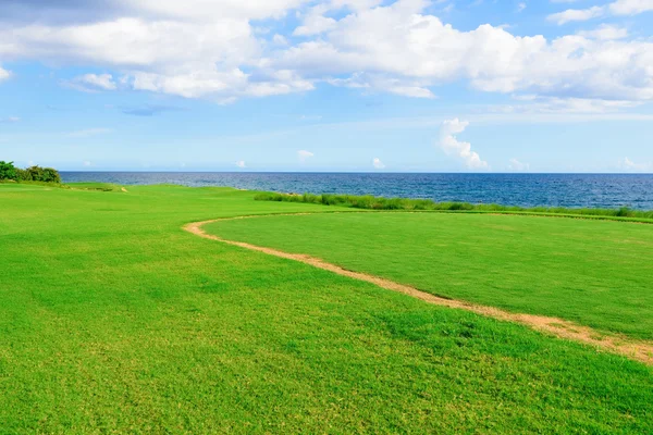 Zavlažování golfového hřiště — Stock fotografie