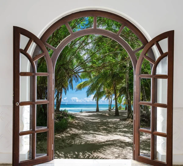 ประตูเปิดหาดปาล์ม — ภาพถ่ายสต็อก
