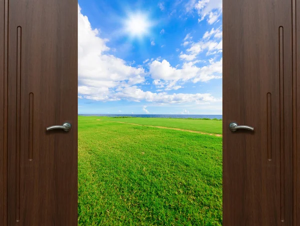 Open door sun — Stock Photo, Image